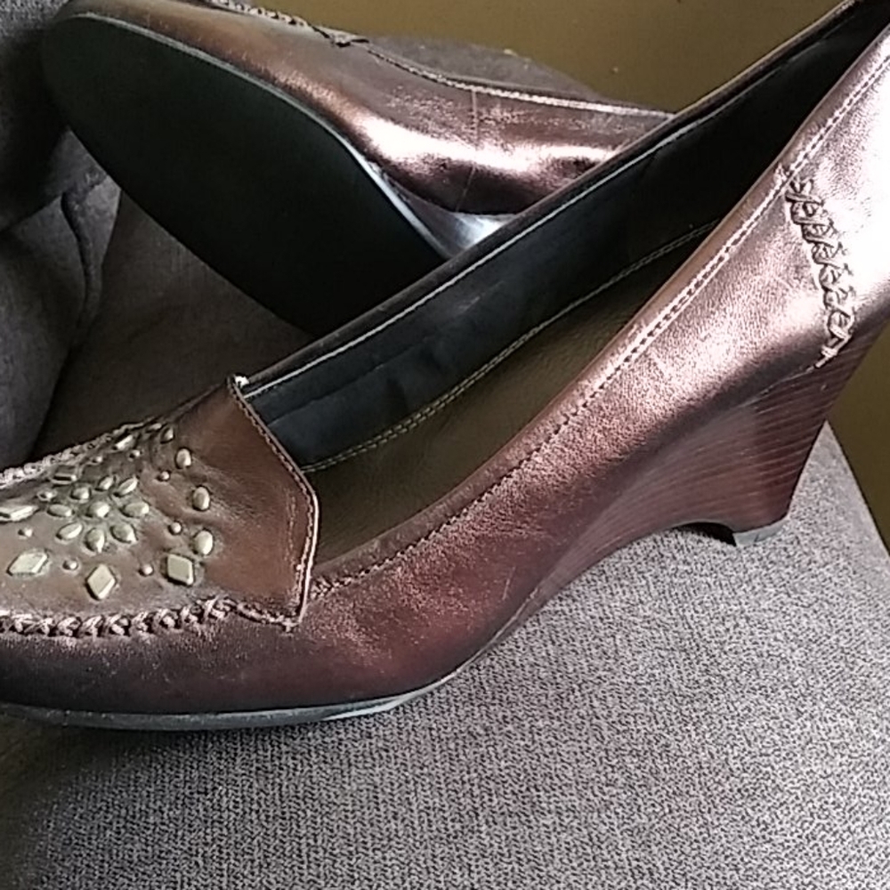 Cooper Liz Claiborne Wedges